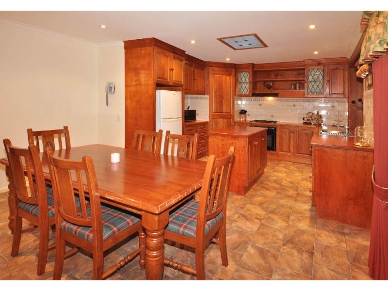 9 Forest Court, Gladstone Park VIC 3043