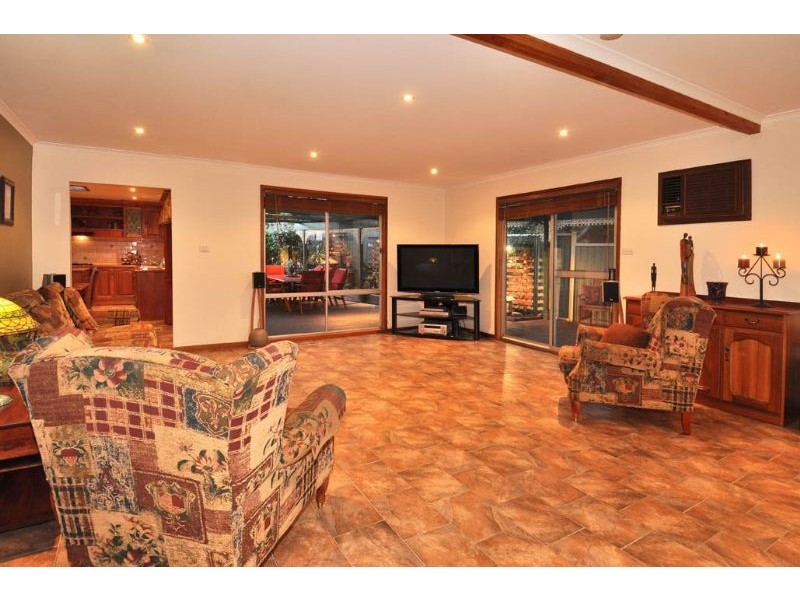 9 Forest Court, Gladstone Park VIC 3043