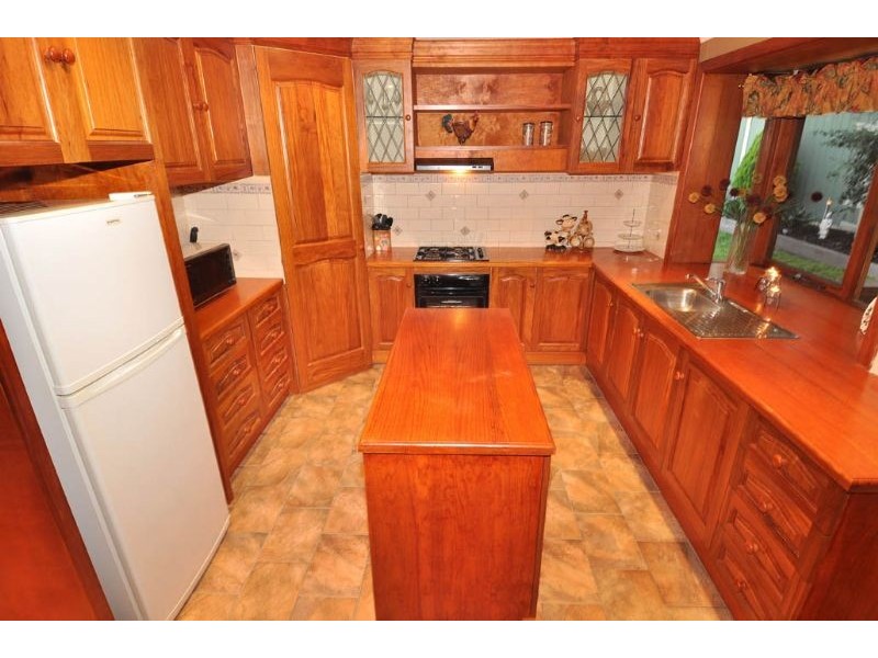 9 Forest Court, Gladstone Park VIC 3043