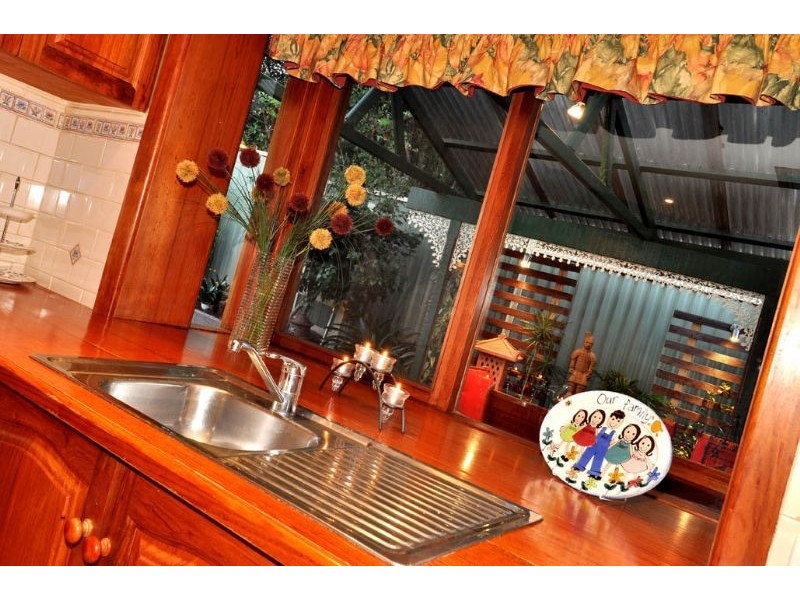 9 Forest Court, Gladstone Park VIC 3043