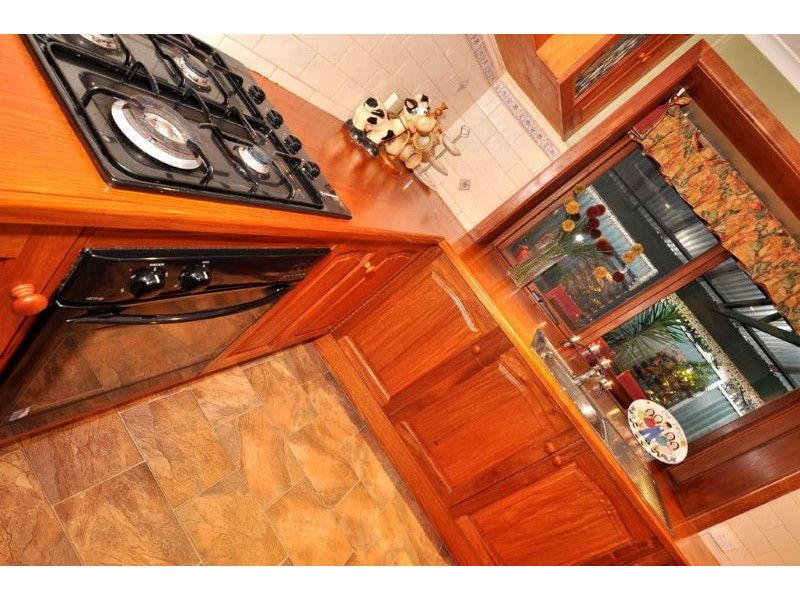 9 Forest Court, Gladstone Park VIC 3043