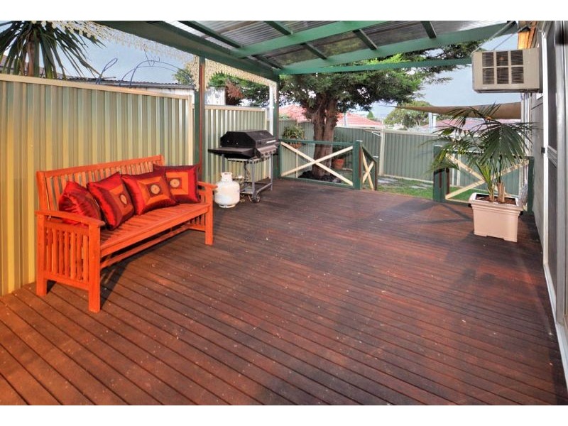 9 Forest Court, Gladstone Park VIC 3043