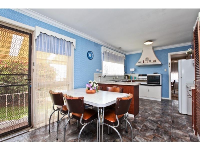 10 Bamford Avenue, Westmeadows VIC 3049