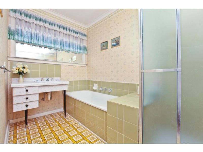 10 Bamford Avenue, Westmeadows VIC 3049