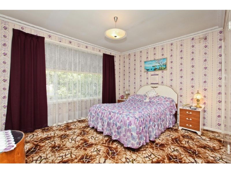 10 Bamford Avenue, Westmeadows VIC 3049