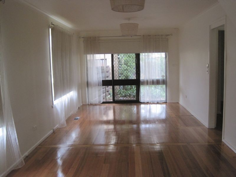 24 Burnleigh Drive, Gladstone Park VIC 3043