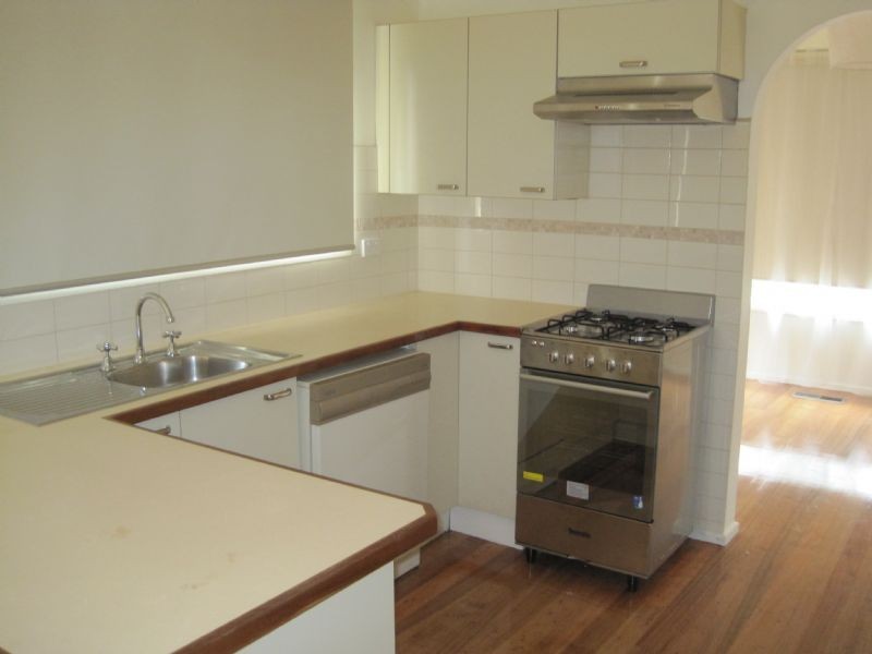 24 Burnleigh Drive, Gladstone Park VIC 3043