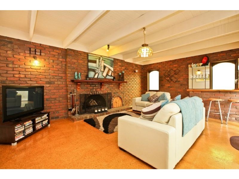 26 Fairbank Avenue, Gladstone Park VIC 3043