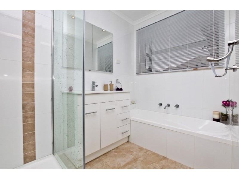 26 Fairbank Avenue, Gladstone Park VIC 3043