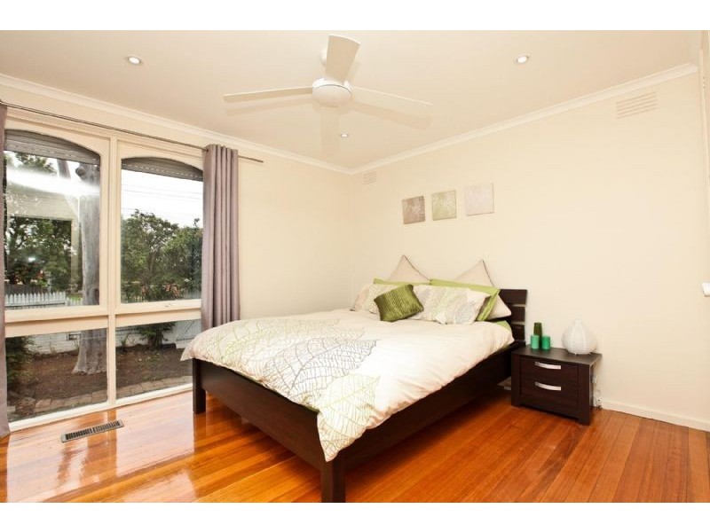 26 Fairbank Avenue, Gladstone Park VIC 3043