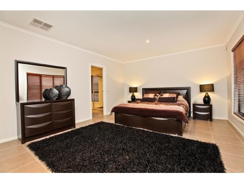 99 Clare Boulevard, Greenvale VIC 3059