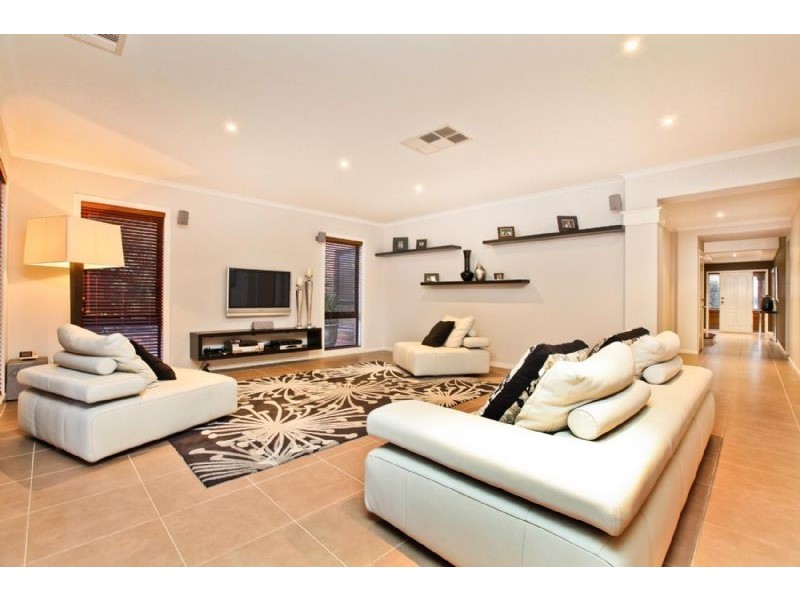 99 Clare Boulevard, Greenvale VIC 3059