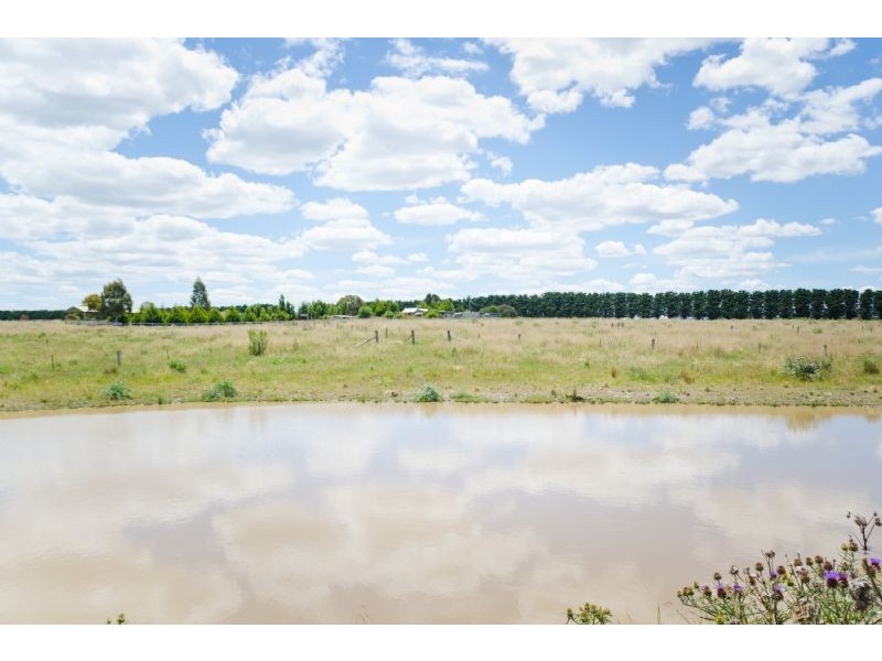 220 Konagadeera Road, Oaklands Junction VIC 3063