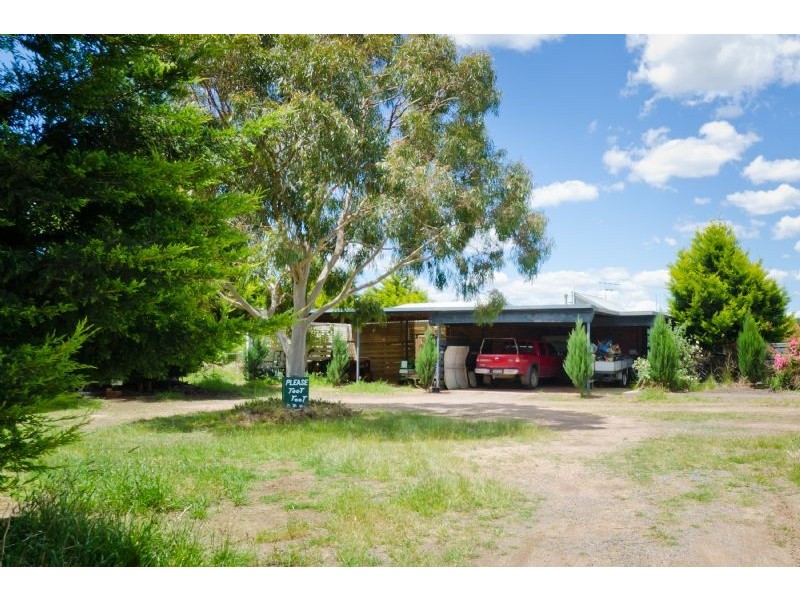 220 Konagadeera Road, Oaklands Junction VIC 3063