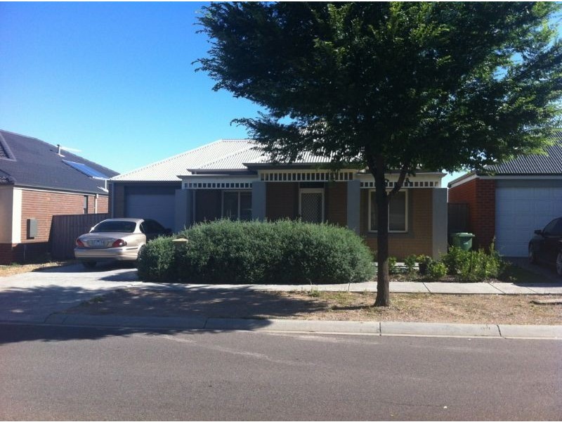 19 Royal Terrace, Craigieburn VIC 3064
