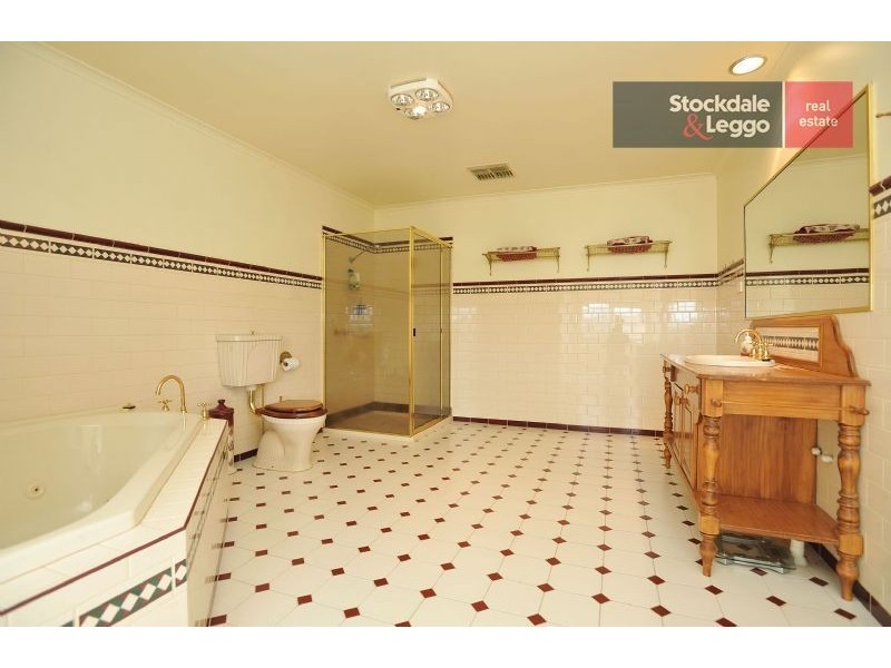 6 Hawick Court, Greenvale VIC 3059