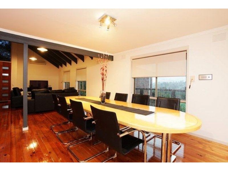 10 Ramsey Close, Gladstone Park VIC 3043