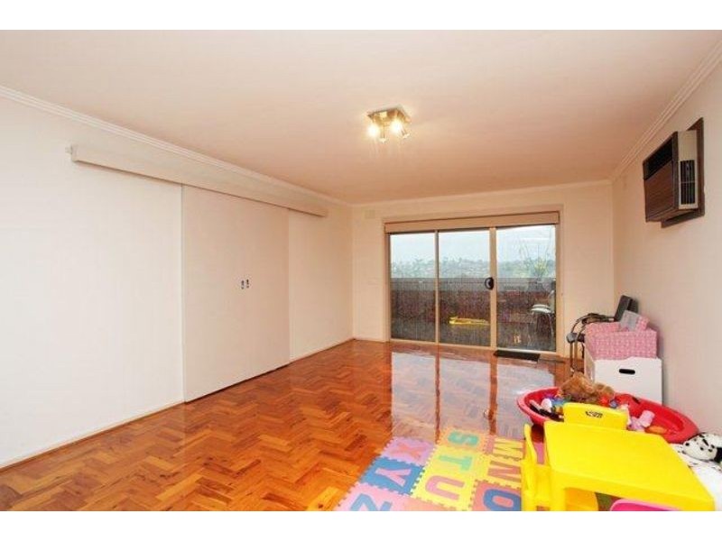 10 Ramsey Close, Gladstone Park VIC 3043
