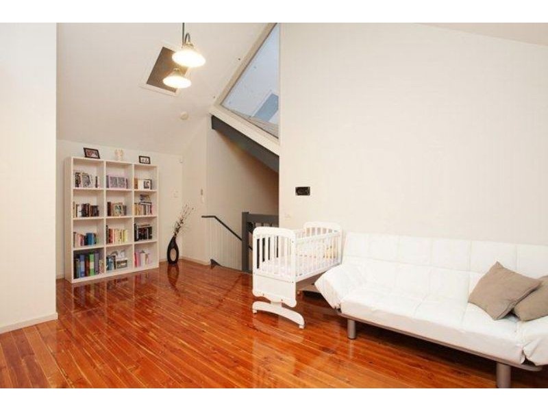 10 Ramsey Close, Gladstone Park VIC 3043