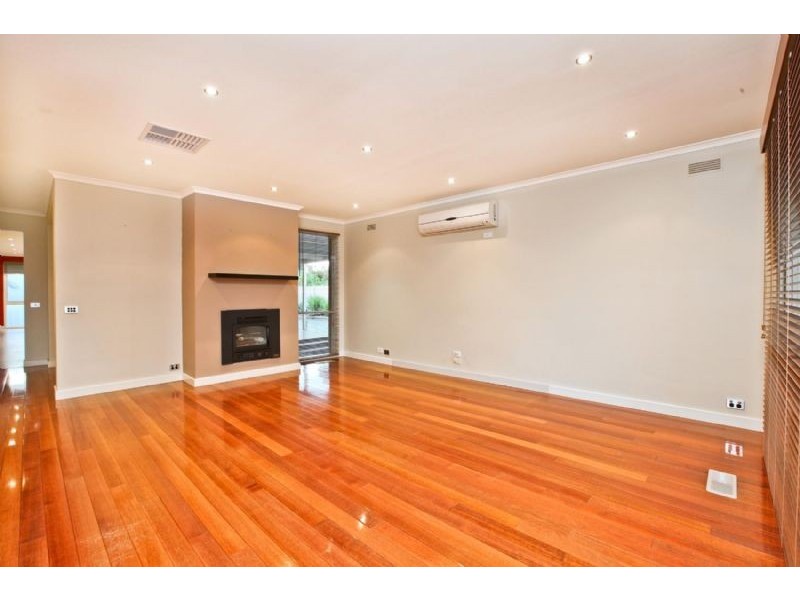 63 Lenoak Street, Gladstone Park VIC 3043