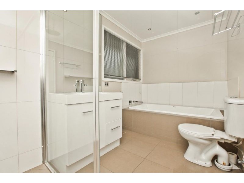 63 Lenoak Street, Gladstone Park VIC 3043