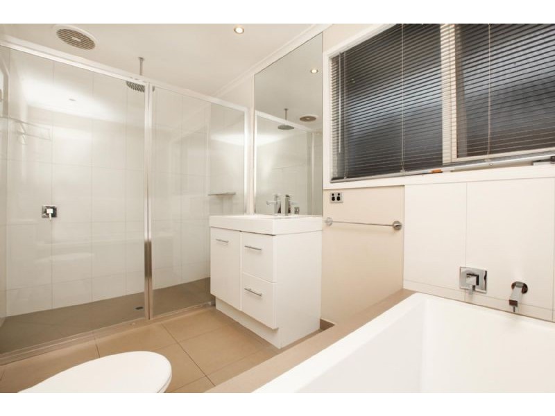 63 Lenoak Street, Gladstone Park VIC 3043