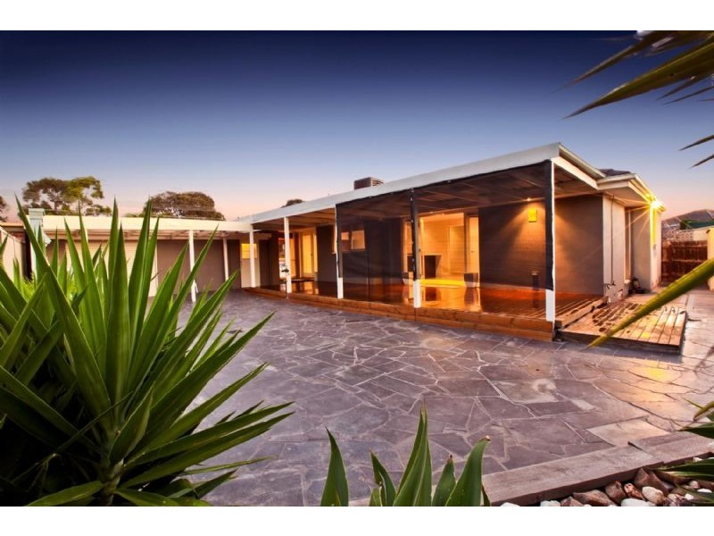 63 Lenoak Street, Gladstone Park VIC 3043