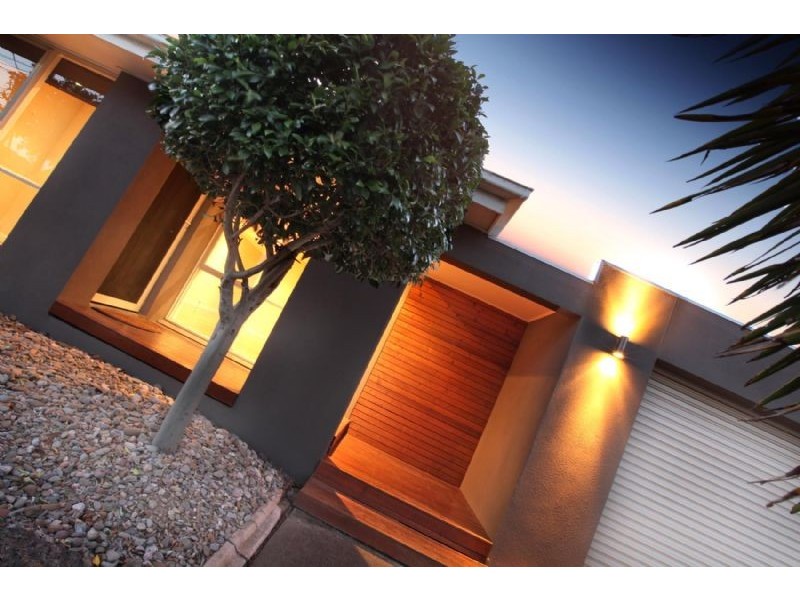 63 Lenoak Street, Gladstone Park VIC 3043