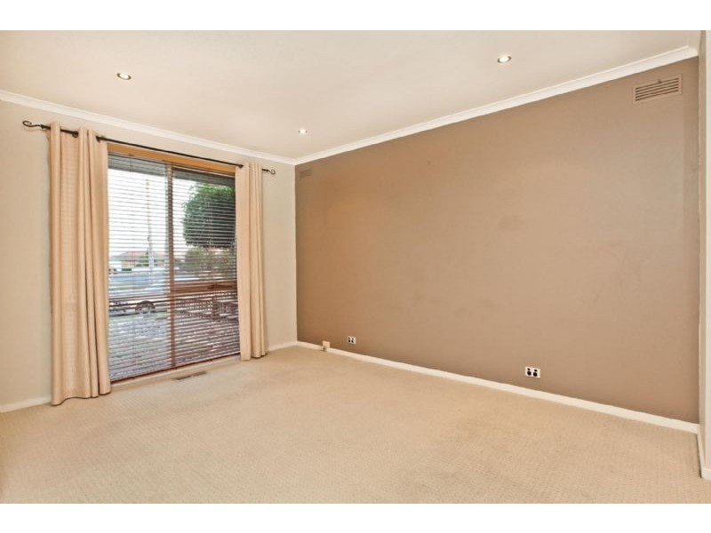 63 Lenoak Street, Gladstone Park VIC 3043