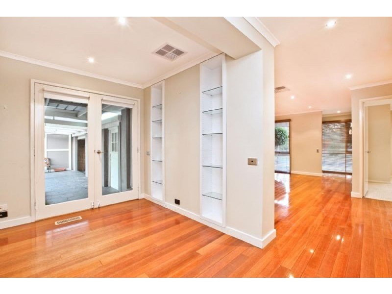 63 Lenoak Street, Gladstone Park VIC 3043