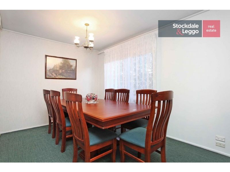 36 Aylesbury Crescent, Gladstone Park VIC 3043