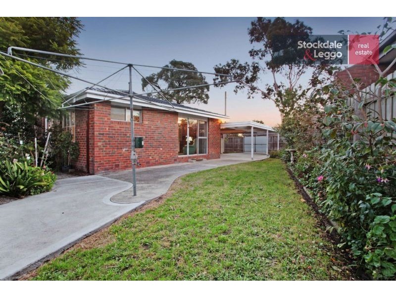 36 Aylesbury Crescent, Gladstone Park VIC 3043
