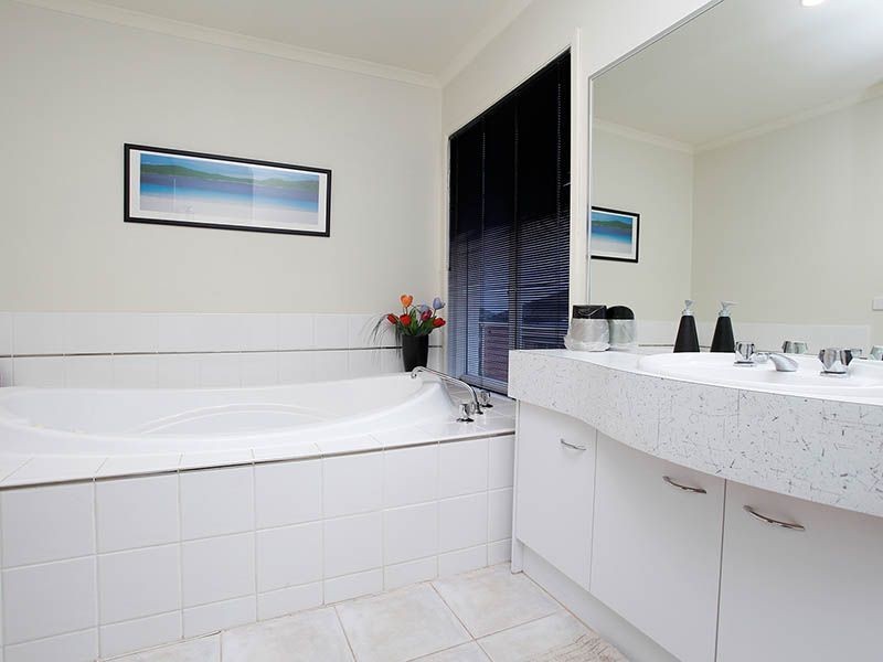 14 Gatehouse Drive, Attwood VIC 3049