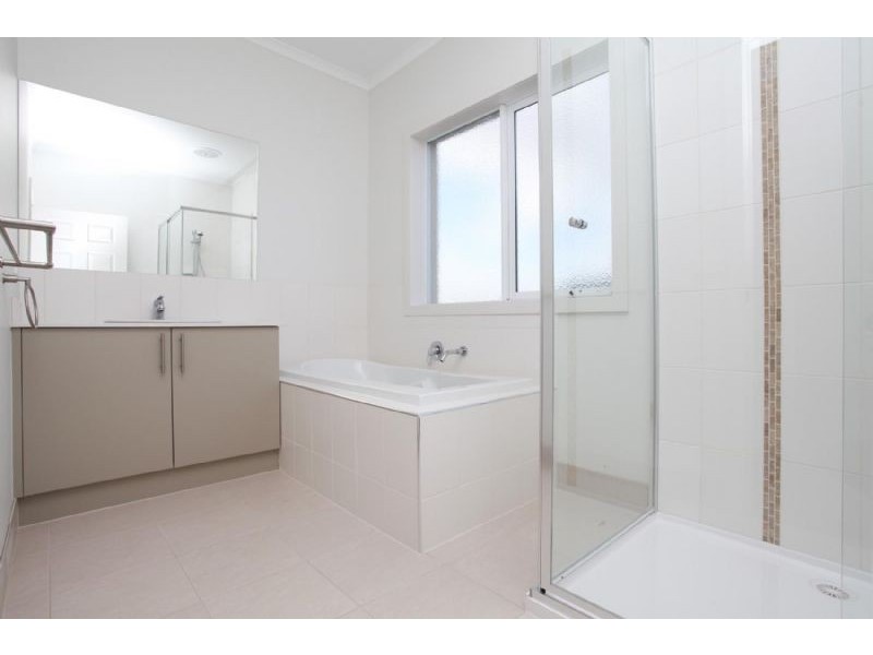 4 Birk Court, Gowanbrae VIC 3043