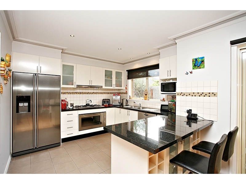 2/2 Banksia Grove, Tullamarine VIC 3043