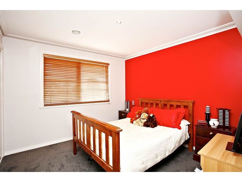 2/2 Banksia Grove, Tullamarine VIC 3043