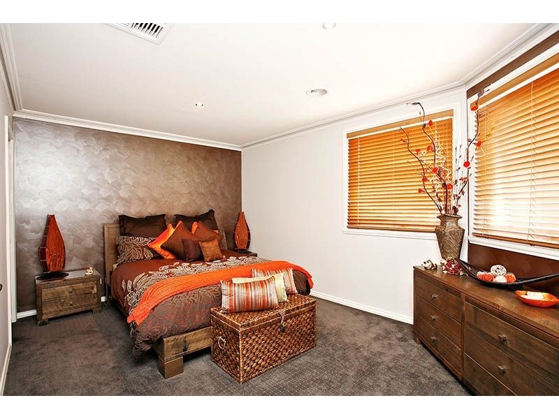 2/2 Banksia Grove, Tullamarine VIC 3043