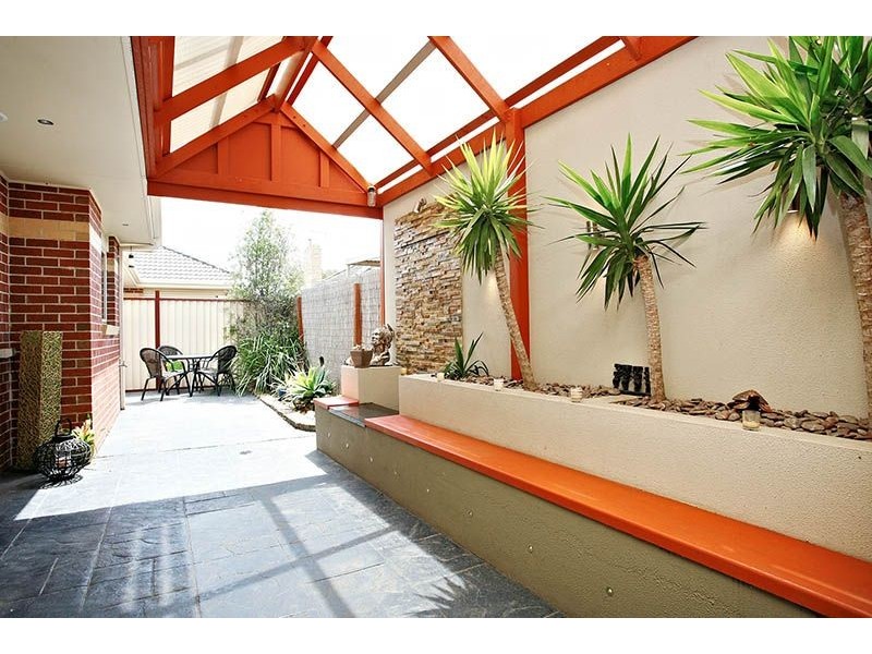 2/2 Banksia Grove, Tullamarine VIC 3043