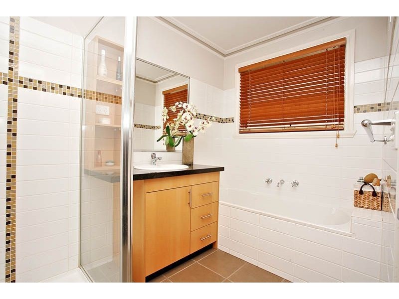 2/2 Banksia Grove, Tullamarine VIC 3043