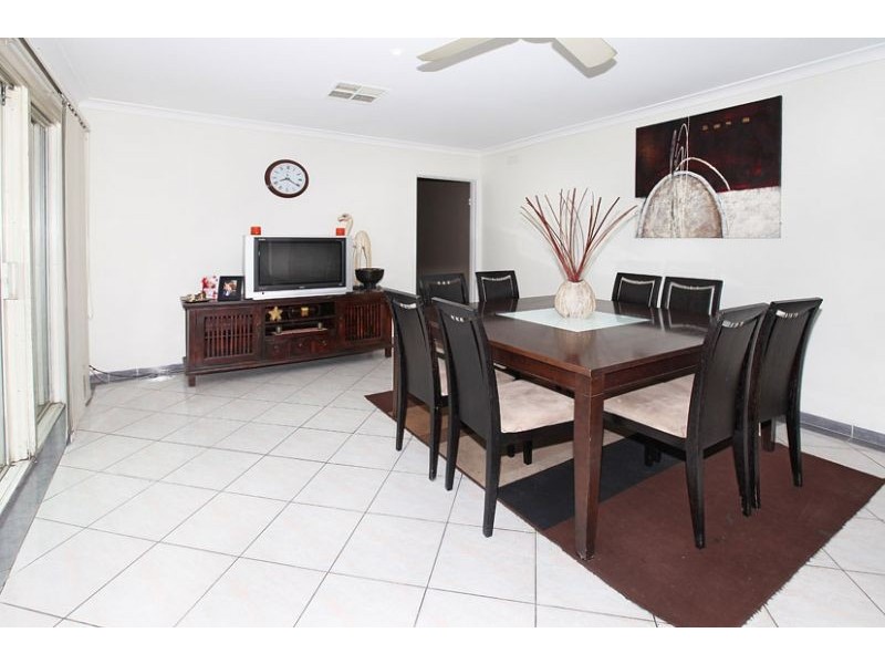 2 Abbey Court, Gladstone Park VIC 3043