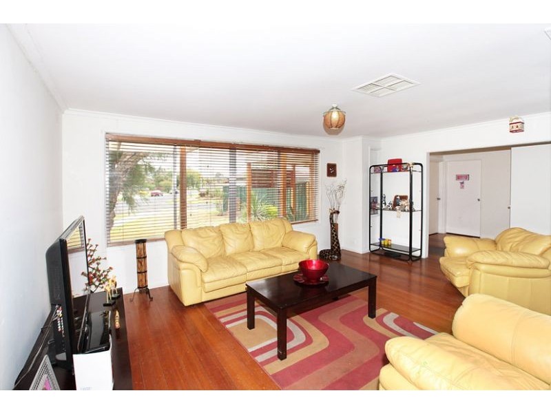 2 Abbey Court, Gladstone Park VIC 3043