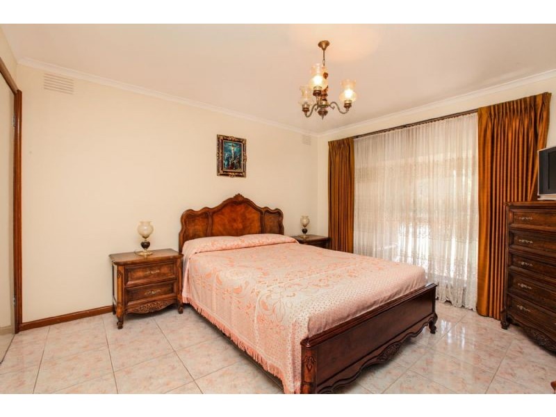 35 Shawlands Drive, Tullamarine VIC 3043