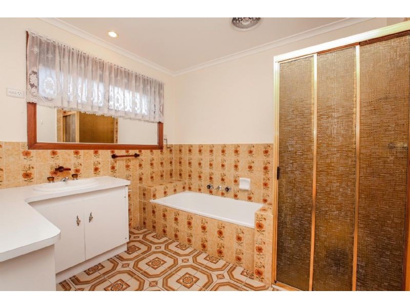 35 Shawlands Drive, Tullamarine VIC 3043