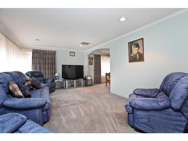 6 Ringwood Court, Gladstone Park VIC 3043