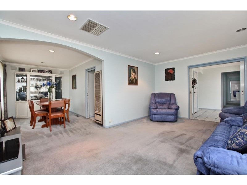 6 Ringwood Court, Gladstone Park VIC 3043