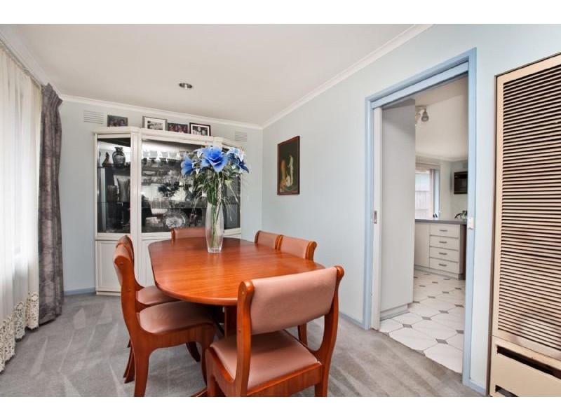 6 Ringwood Court, Gladstone Park VIC 3043