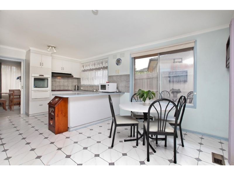 6 Ringwood Court, Gladstone Park VIC 3043