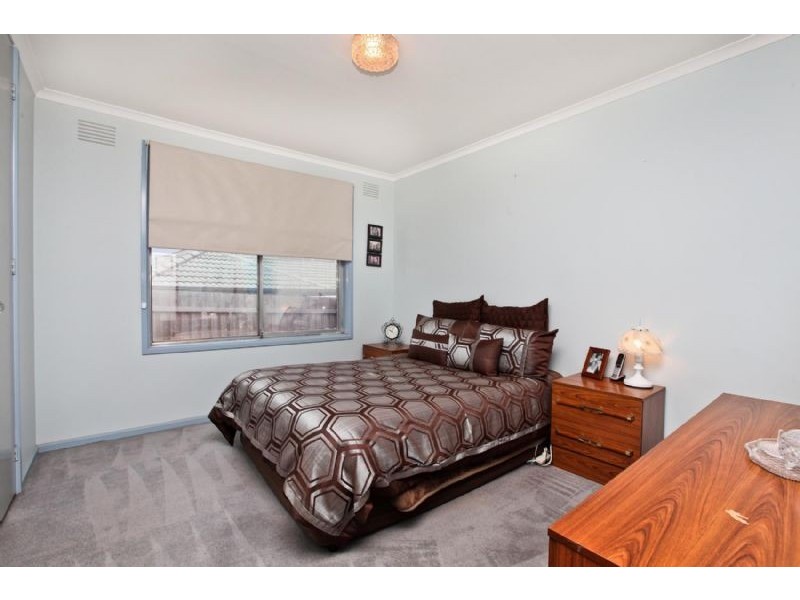 6 Ringwood Court, Gladstone Park VIC 3043