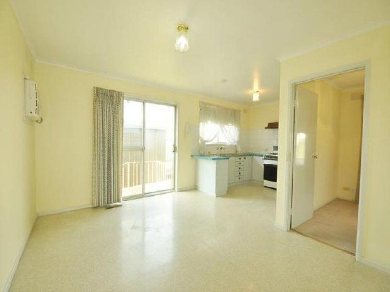 40 Katrina Drive, Gladstone Park VIC 3043