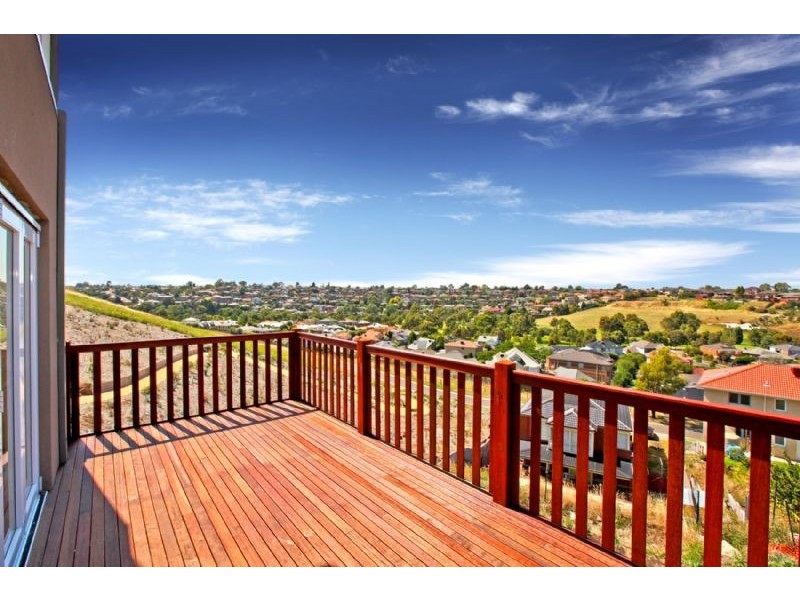 8 Birk Court, Gowanbrae VIC 3043
